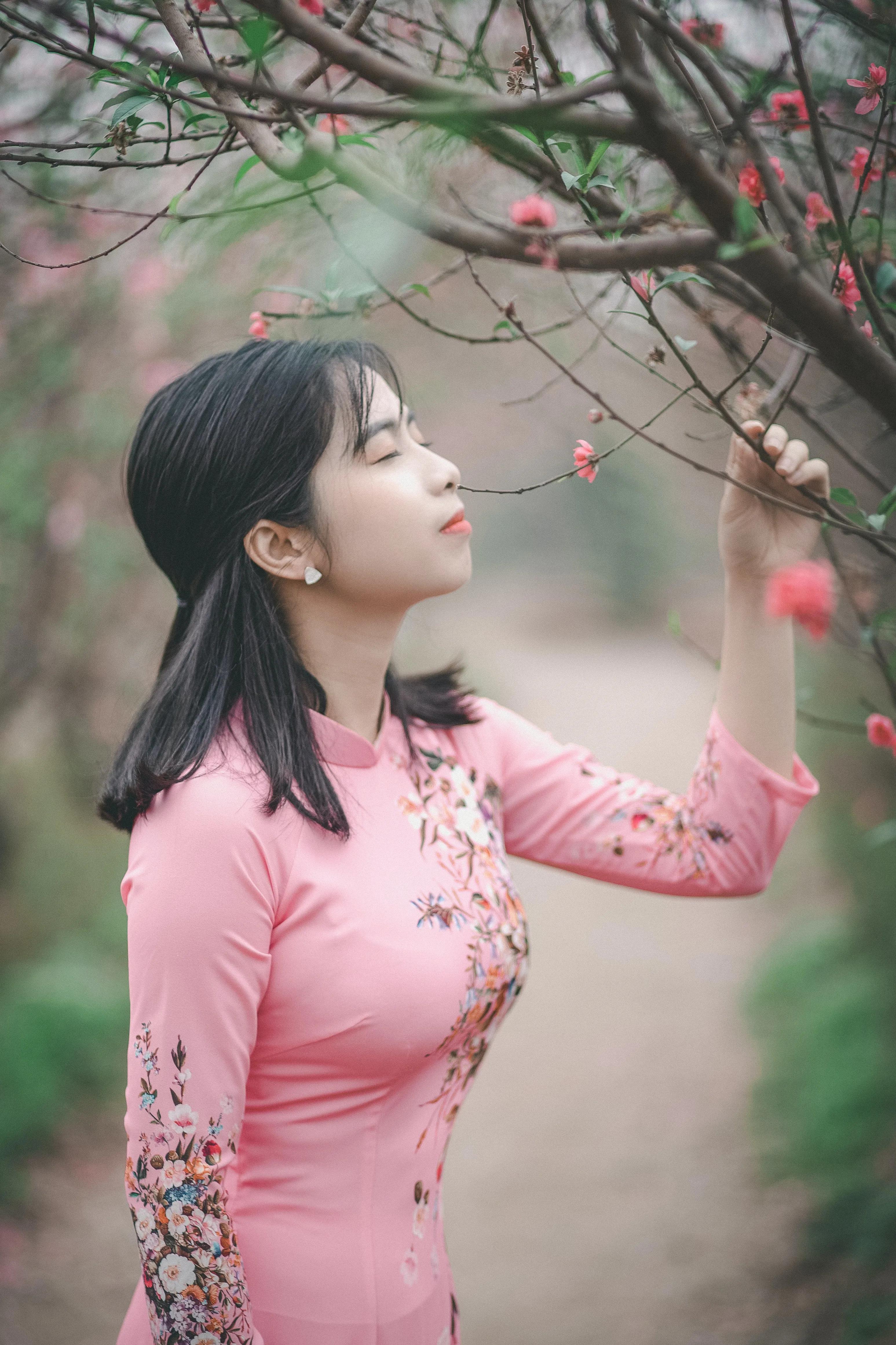 女朋友生气了怎么哄高情商的回答,跟别的女生聊天女朋友生气怎么哄