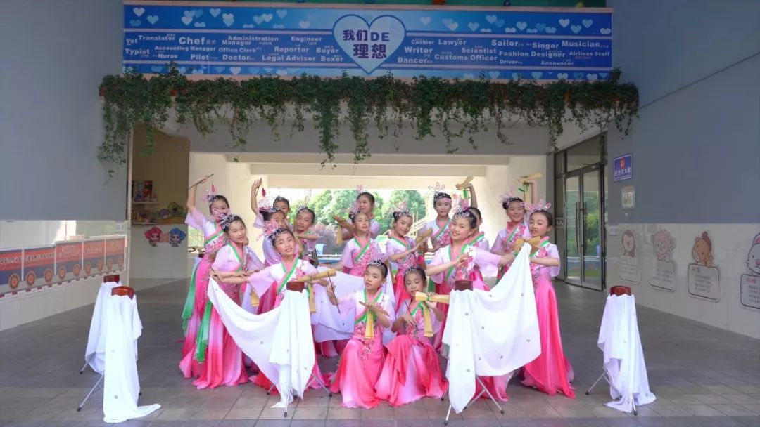 校园快闪歌曲完整版成都,快闪最感人的校园歌曲