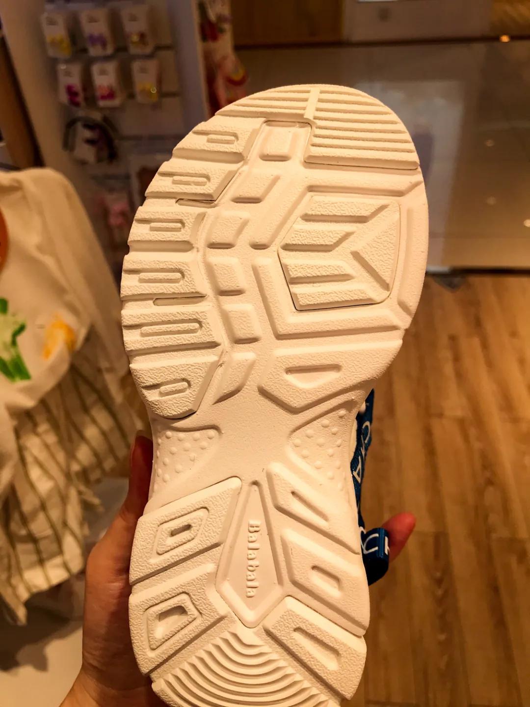 儿童哪一款凉鞋最好,哪个牌子的儿童凉鞋好穿推荐