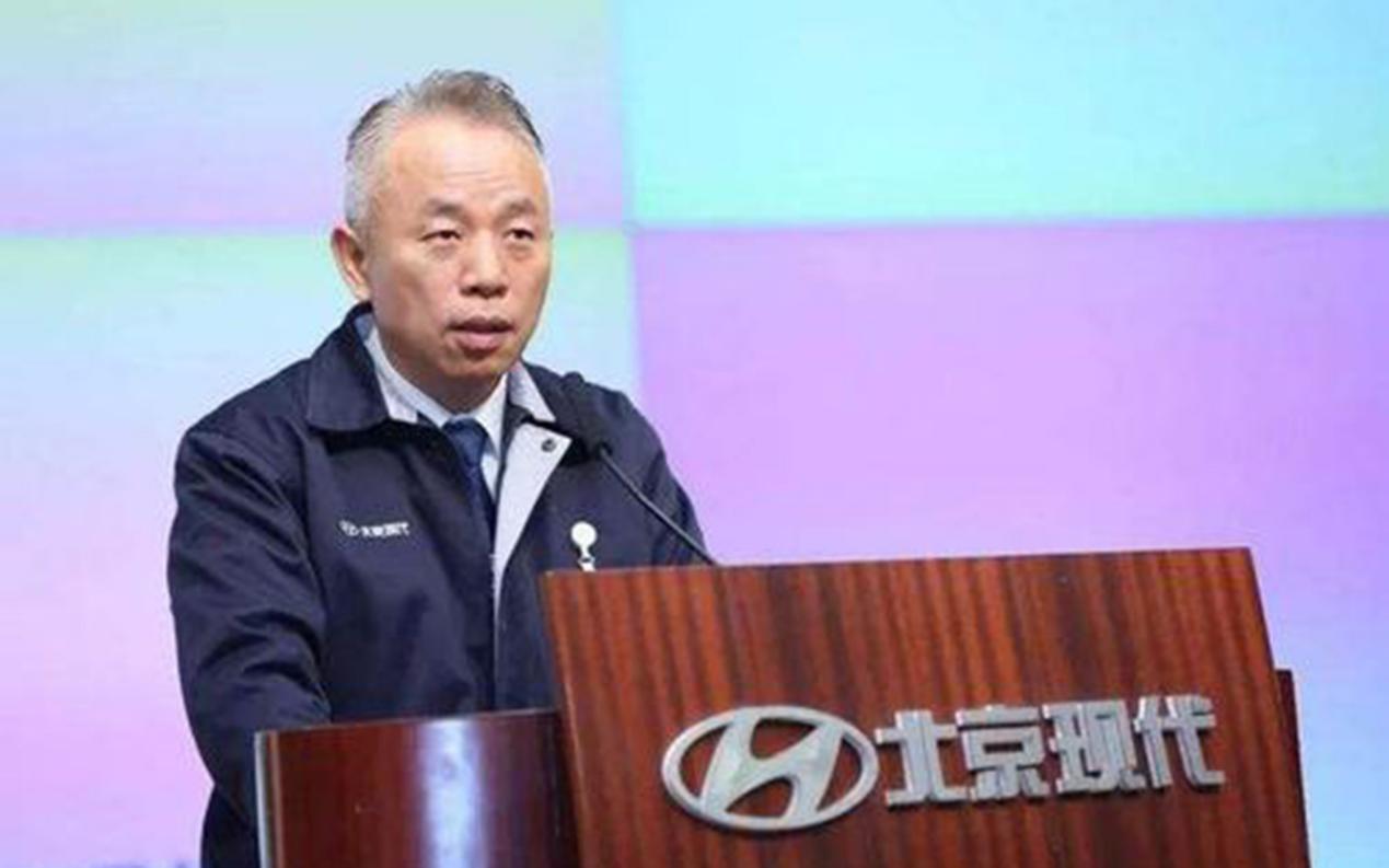 新款现代胜达实车很有霸气感,颜值高空间大省油七座suv