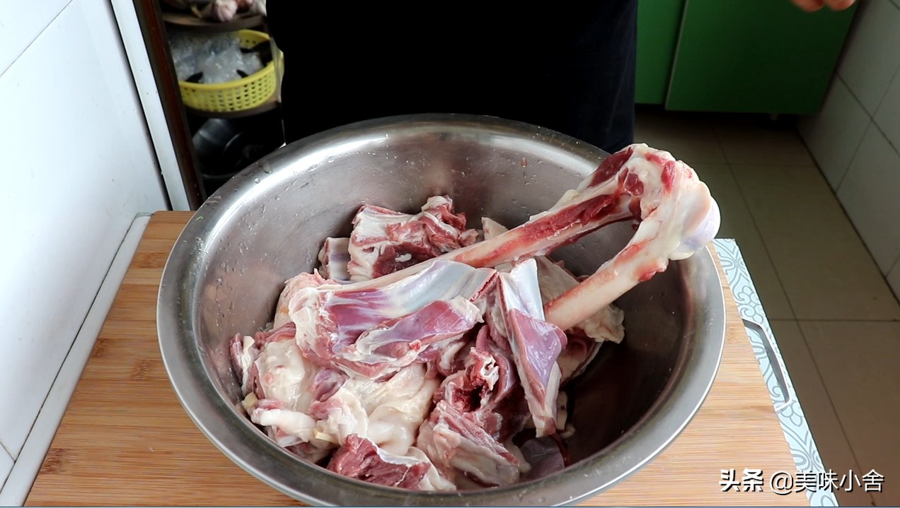 炖羊肉汤切记不要直接炖诀窍,炖羊肉汤切莫直接炖