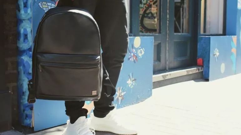 出差见客户双肩包,轻便双肩包出差不压肩膀