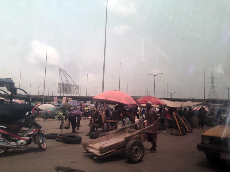 国外的月亮有多可怕,外国的月亮是不是比较大