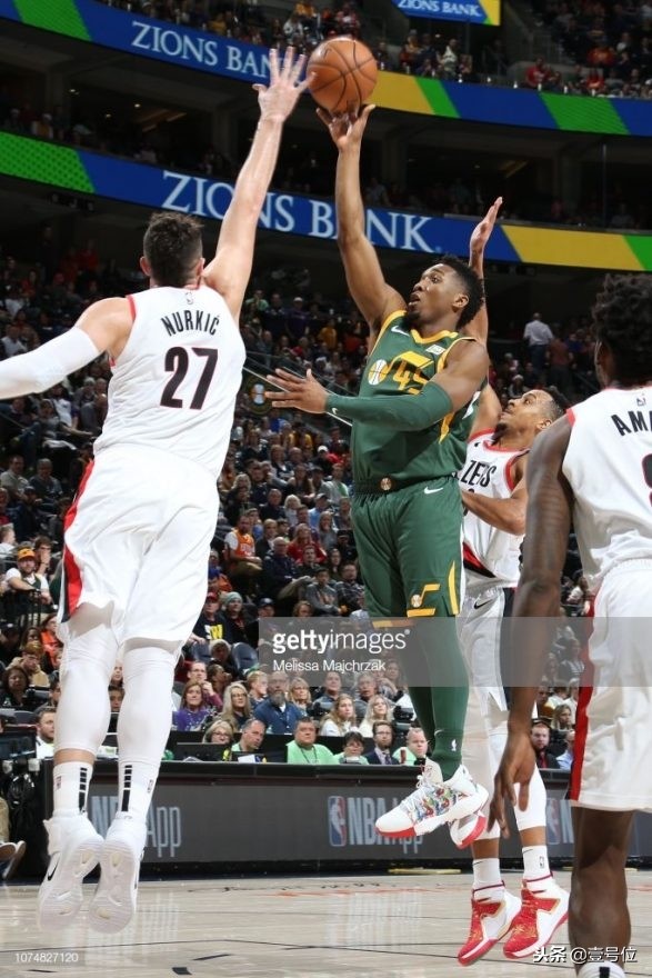 圣诞大战球鞋上脚,2010圣诞大战科比上脚球鞋