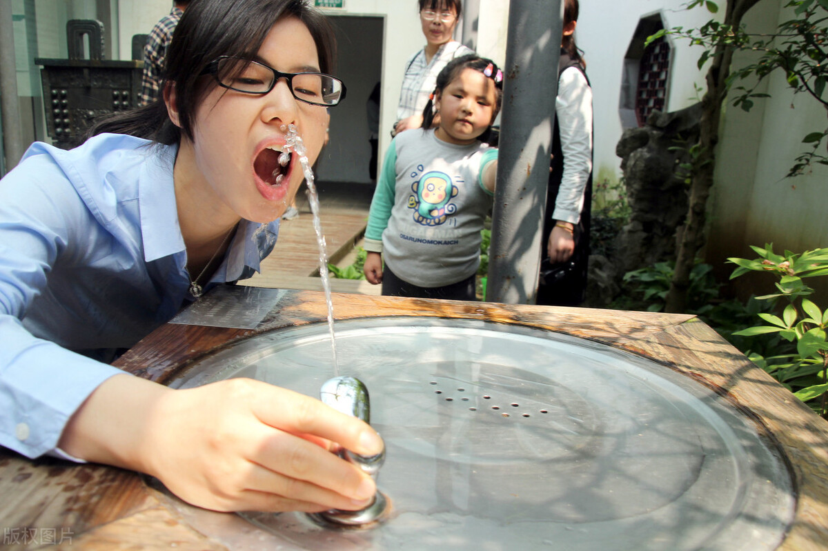 桶装水与净水器安全对比,桶装水和净水器哪个好知乎