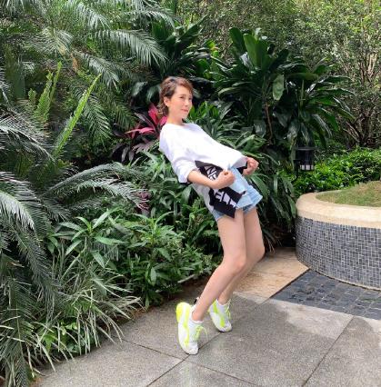 海清黑色礼服迷人短发,海清短发穿衣搭配