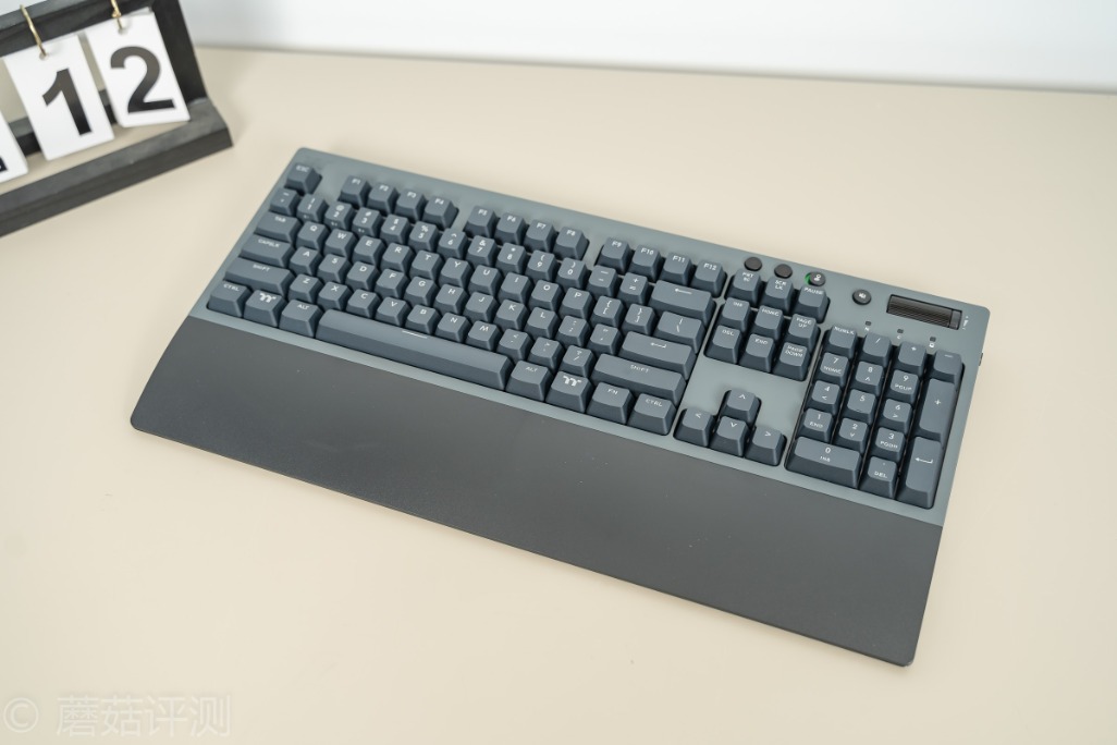 做工细腻手感超好,曜越g821多模电竞机械键盘