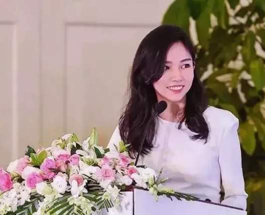 比王思聪还有钱的富二代,27岁当俱乐部主席,坐拥千亿却从不炫富