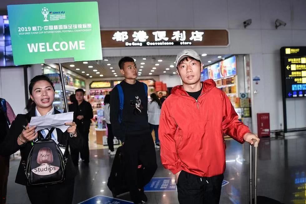 中国男足出征韩国球衣,中国男足参加世界杯预选赛的队服