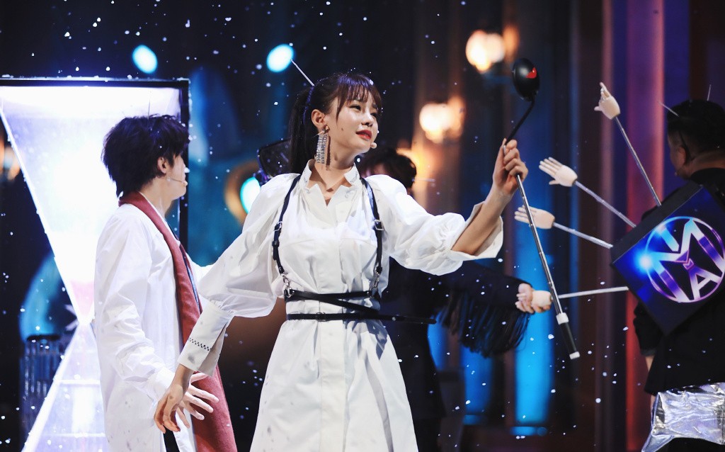 沈梦辰蓝色漆皮,沈梦辰红色漆皮