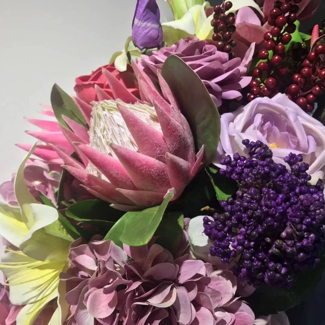 你难道还傻乎乎的认为鲜花比仿真花贵吗？