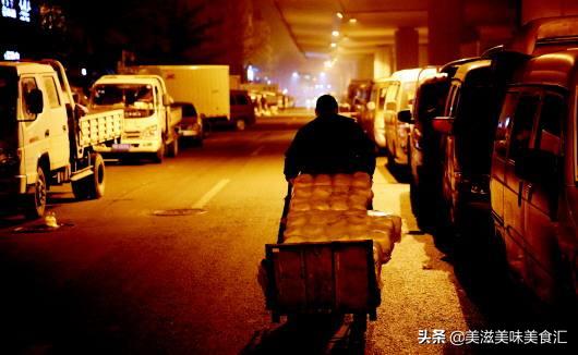 小吃街卖什么利润最高,大街上卖小吃真的能赚钱吗