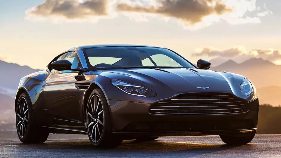 奥迪q5sportback和奔驰glccoupe,奥迪q5轿跑版2024款落地价