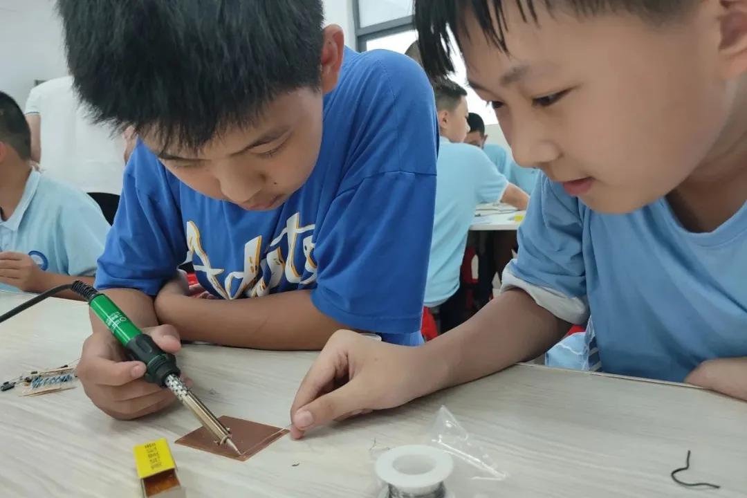 初中生的科技热情怎么点燃？位于大湾区的这所学校开设了这门课