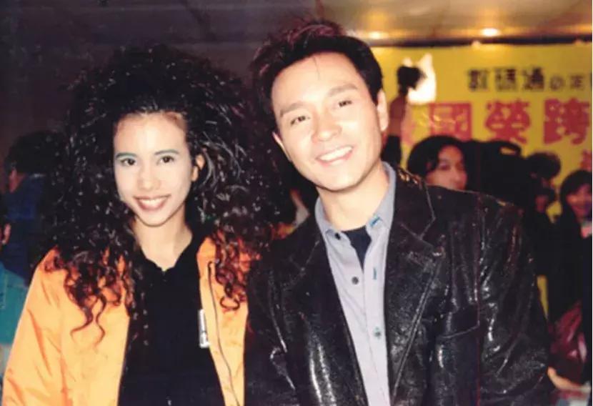 被内地听众低估的港台歌手，性感指数爆棚一双美腿更是价值连城