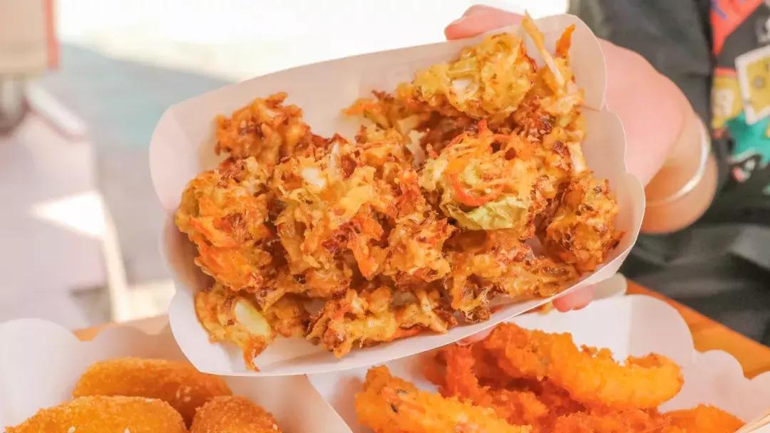 藏在厦门老社区的夫妻炸料摊，20元吃遍鲨鱼鸡腿醋肉菜丸