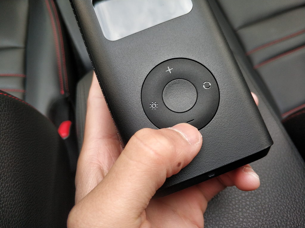 米家充电宝给公路车打气,米家车胎充气