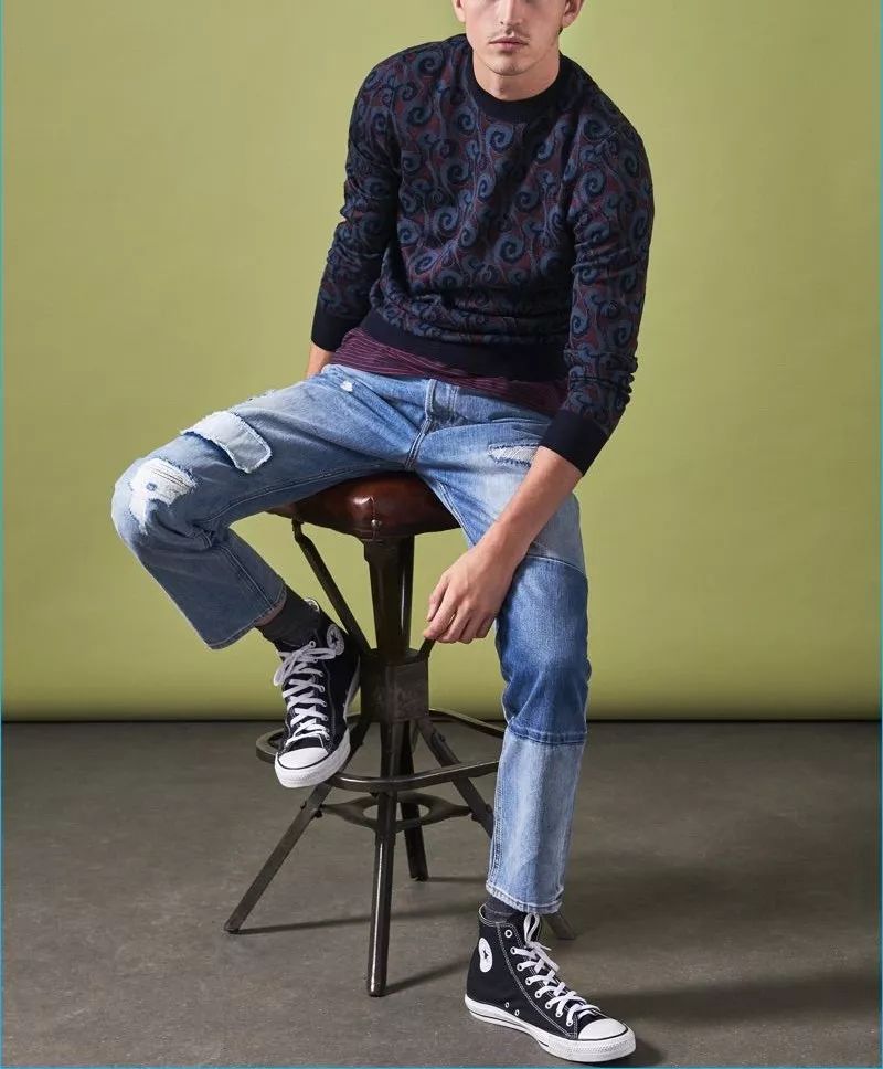 最适合搭配匡威的牛仔裤,红色高帮匡威搭白色牛仔裤韩系