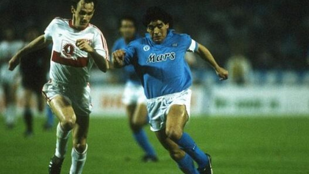 11个c罗vs11个梅西实况足球,实况足球c罗最强的几个版本