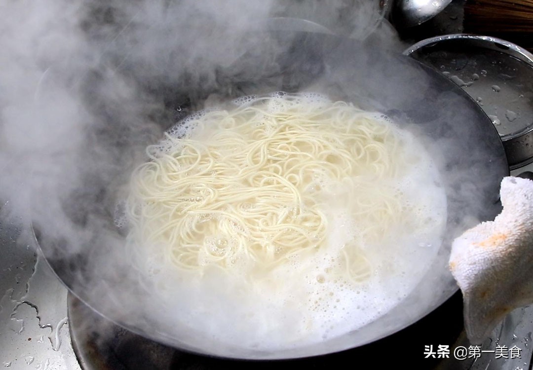 炸酱面最正宗的做法酱汁,这才是正宗做炸酱面的正确方法