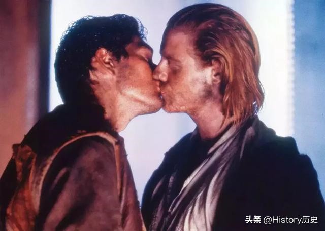 此同性恋国王死法非常窝囊，被老婆命人用烧红的铁棍捅入肛门而死