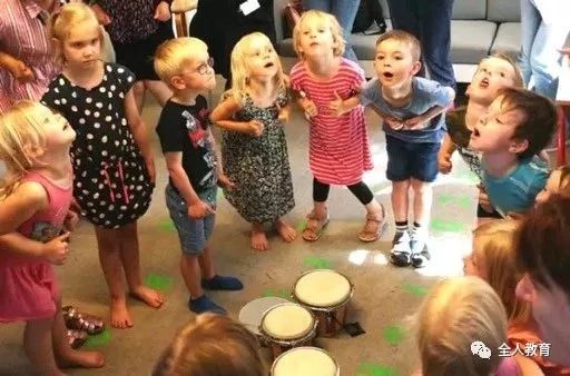 把忧伤变成幽默，丹麦教育的秘密原来在安徒生的故事里