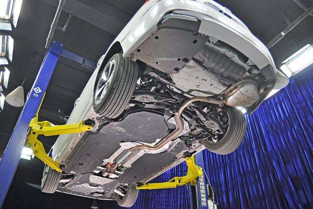 四轮定位后车还跑偏,车四轮定位后还是会跑偏一边