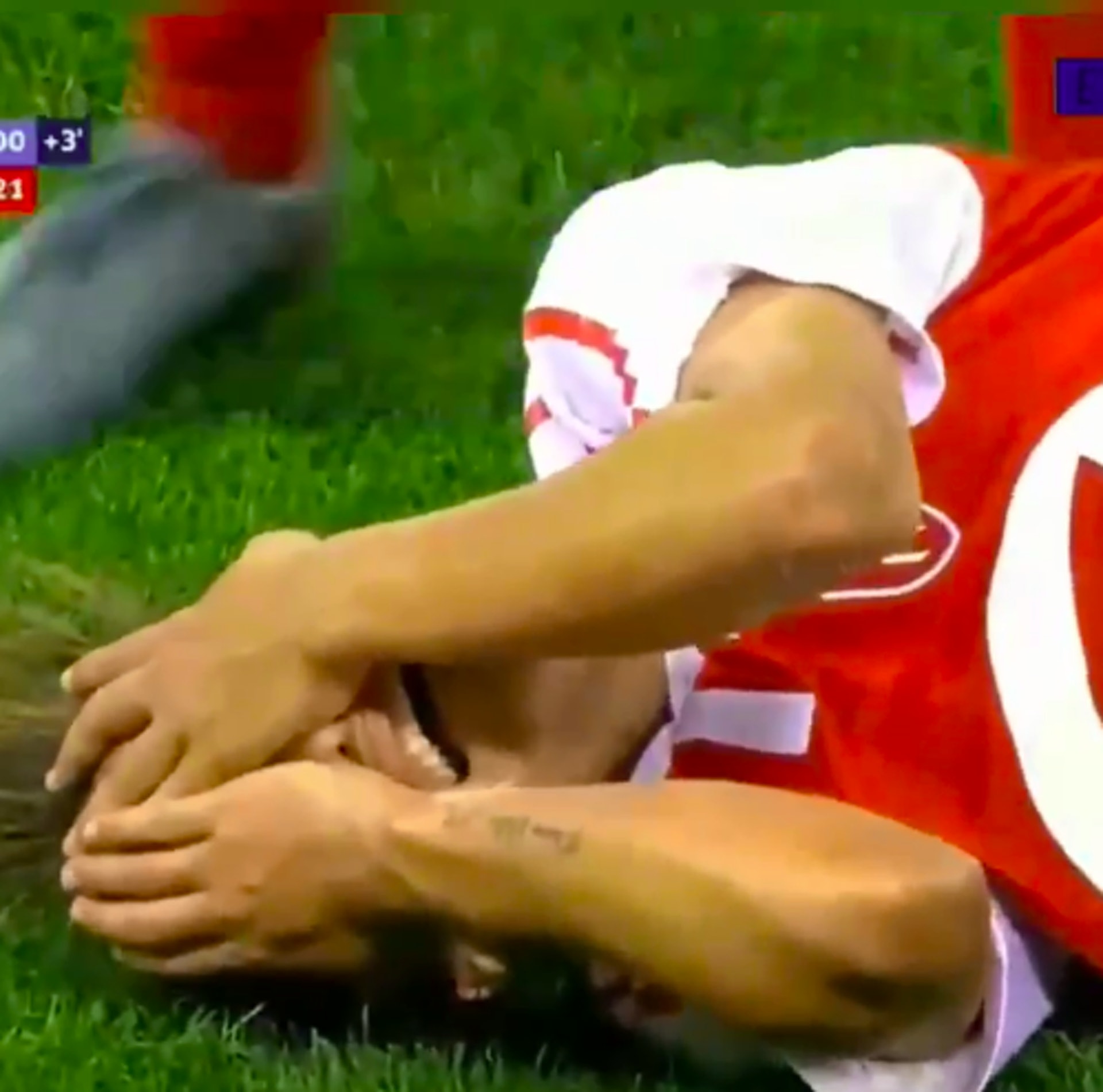 法甲*力暴**不断,男足完了到女足,尼斯队美女球员遭对手飞踢险毁容