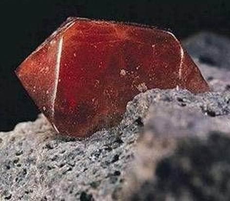 各种宝石原石的种类图片大全,高清彩色宝石原石图片大全