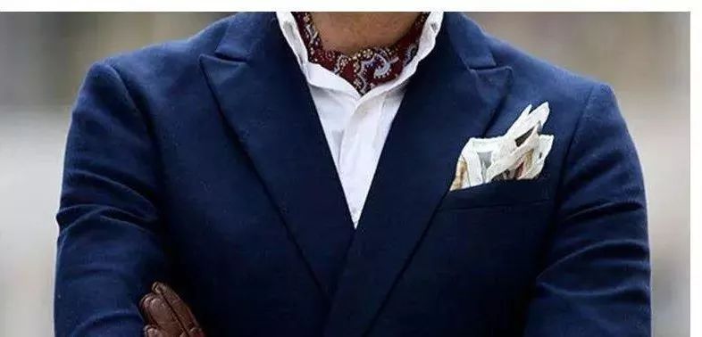 丝巾搭配50岁,丝巾10种搭配方法