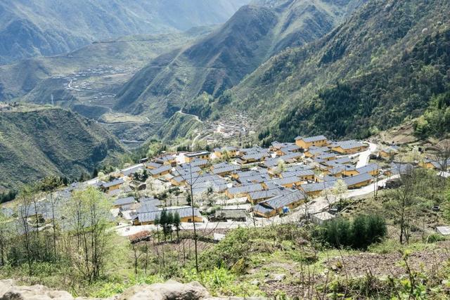 红了！黑竹沟迎颜值巅峰快去穿越五彩童话世界