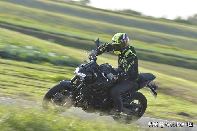 川崎z900跟川崎z1000有什么差别,川崎Z900驾驶体验