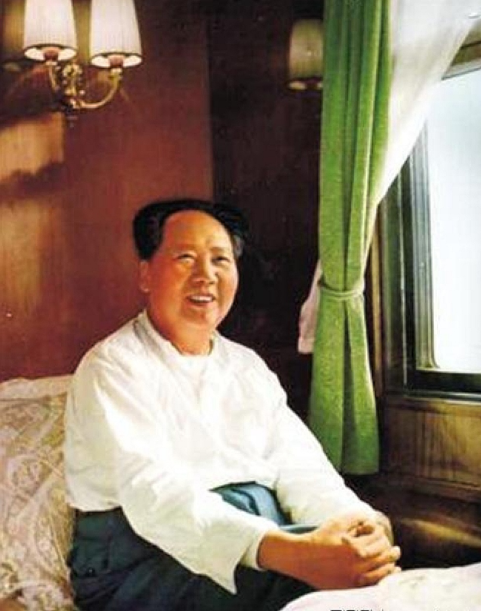 王爱梅称赞毛主席比诸葛亮高明，举出3大事例，主席：这次你赢了