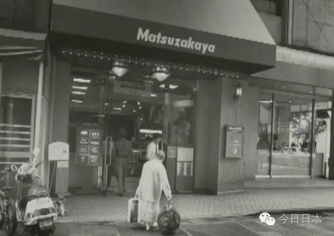 日本一*女妓**站街拉客到74岁，只为等一人