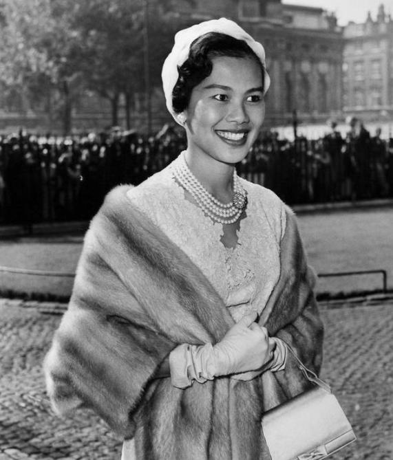 泰国王后诗丽吉珠宝,泰国九世王后诗丽吉