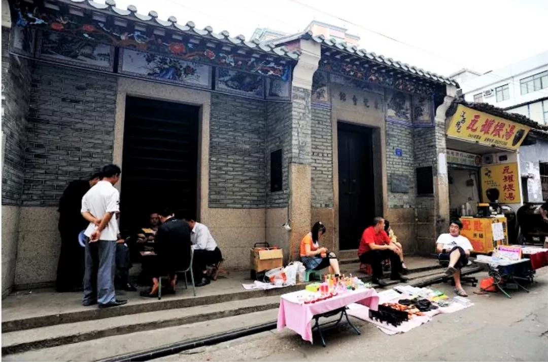 深圳花了17个月，“赶走了”居住在千年古城里的30000人