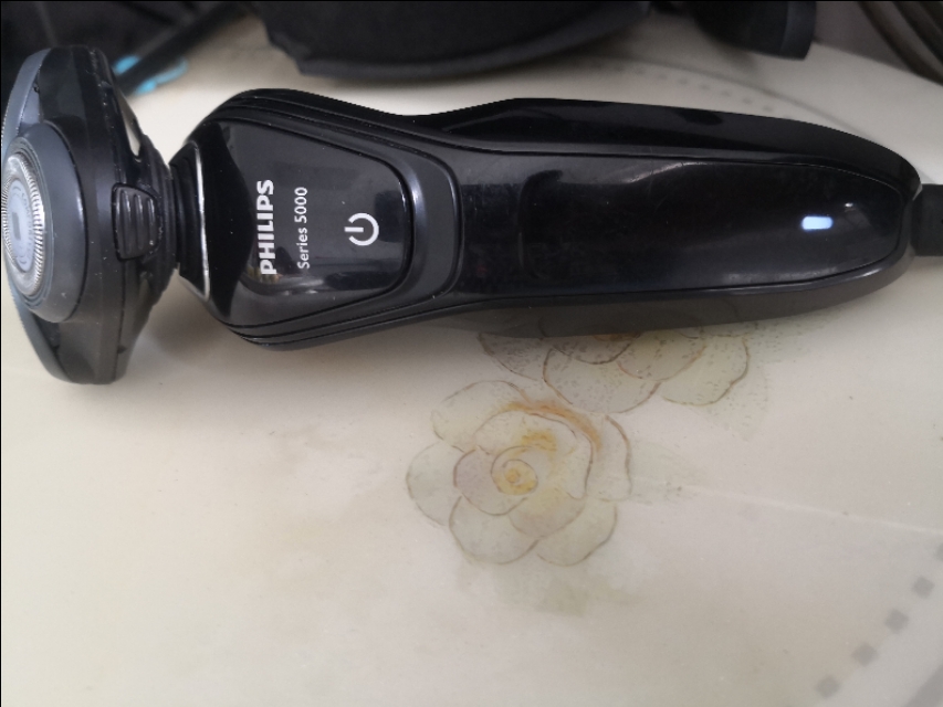 飞利浦剃须刀s5000系列怎么样拆卸,飞利浦电动剃须刀s5000型充不上电