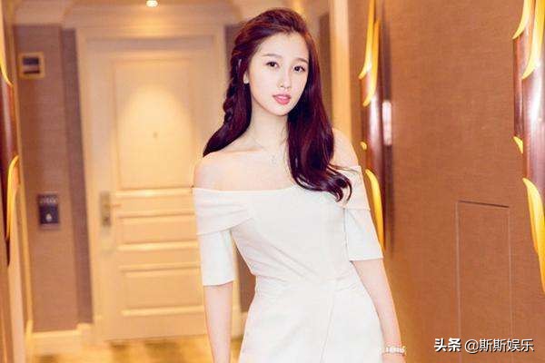 青2虞书欣提供叫醒服务，赵小棠素颜很真实，孔雪儿不敢面对镜头