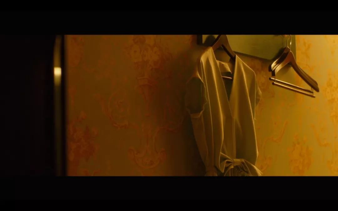 情趣内衣正在派送，我们正在分手