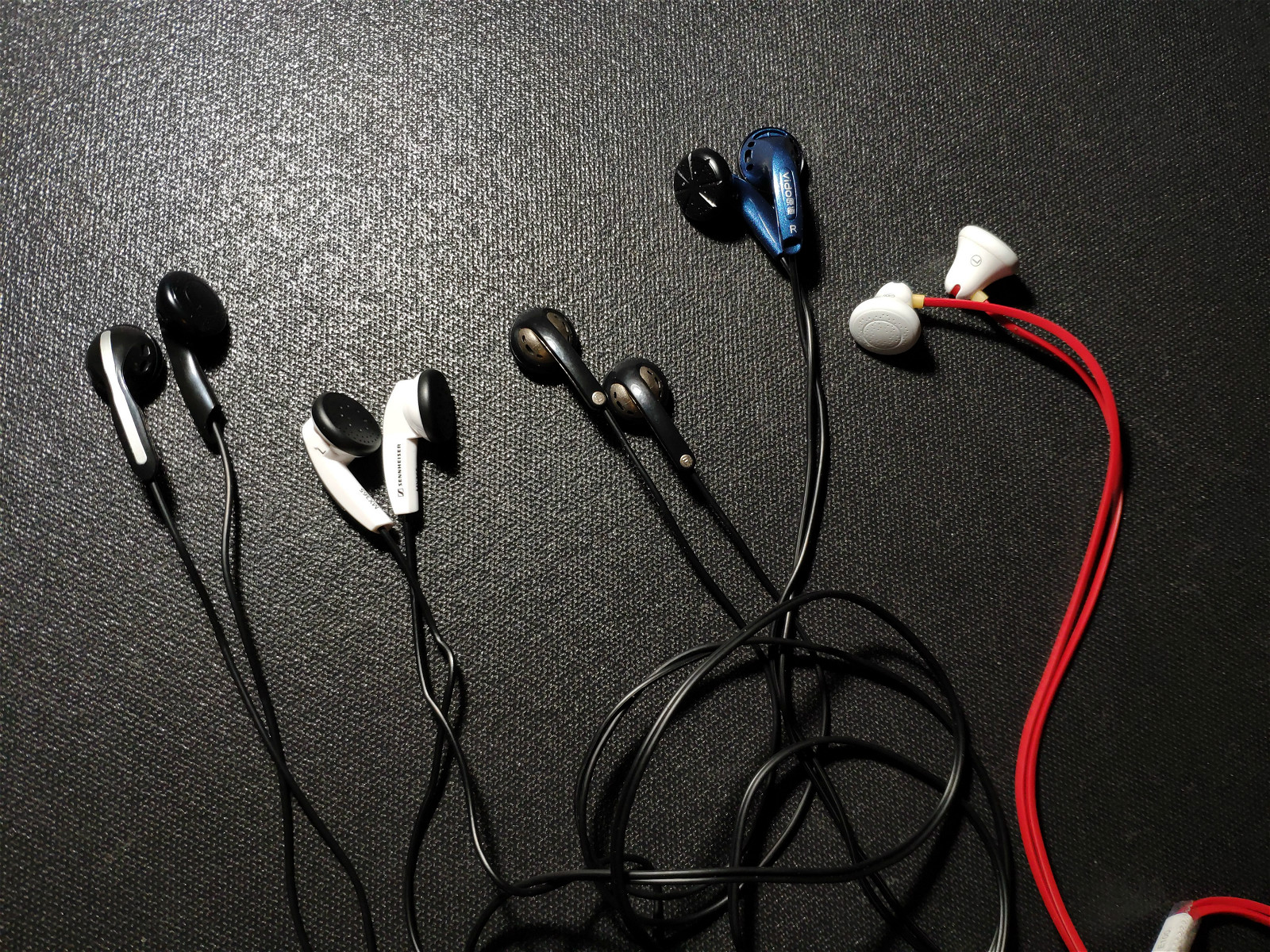 200元内音质最好的平头塞,200左右的头戴式耳机性价比推荐