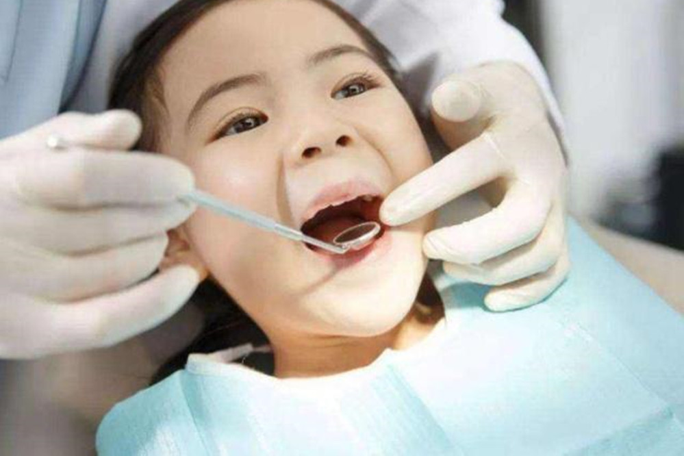 宝宝牙齿表面被腐蚀图片,宝宝牙齿发黑被腐蚀