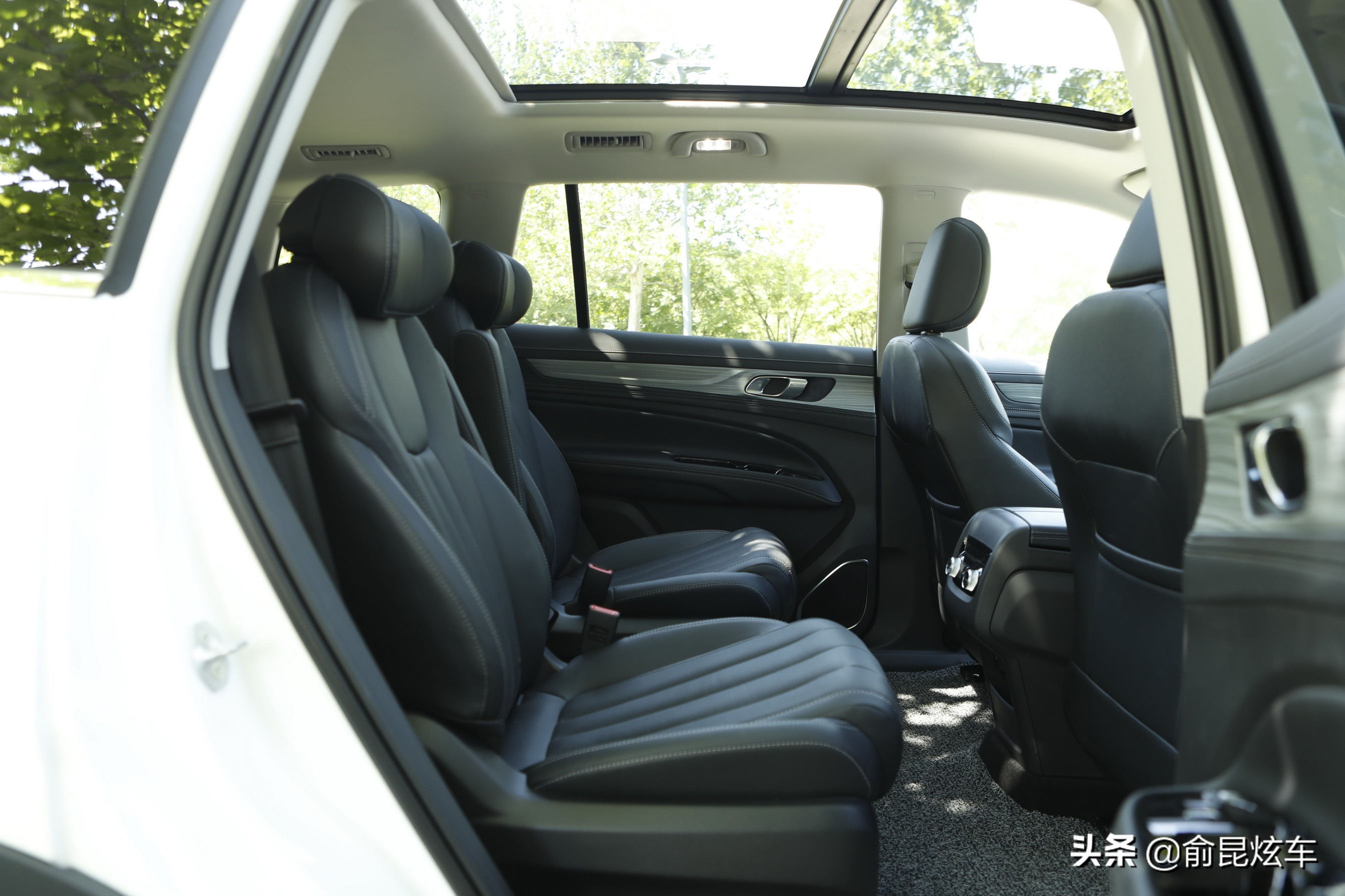福特领裕6座尊领型评测,江铃福特领裕五座空间实测