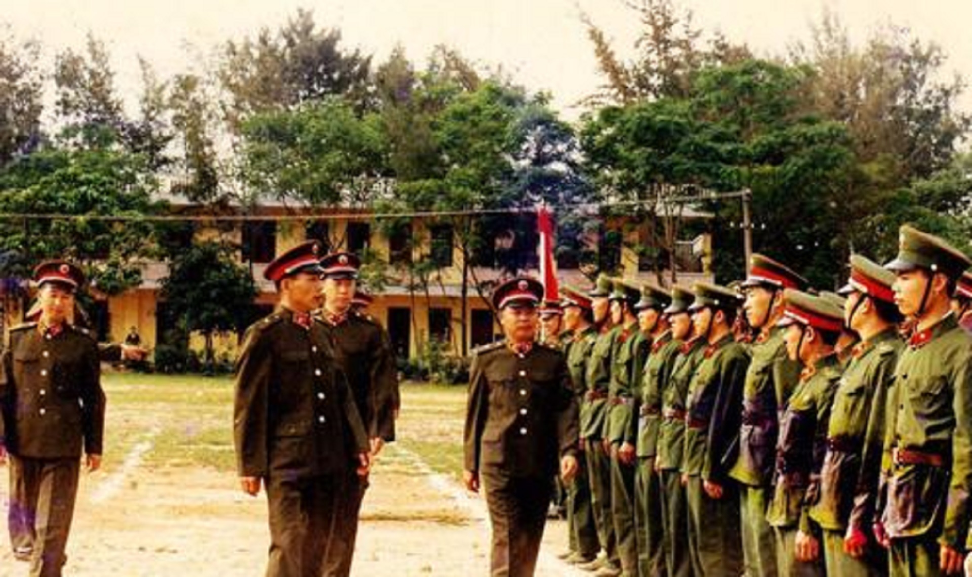 1985年邓公说了十个字，裁军百万，著名的“成昆之变”怎么回事？