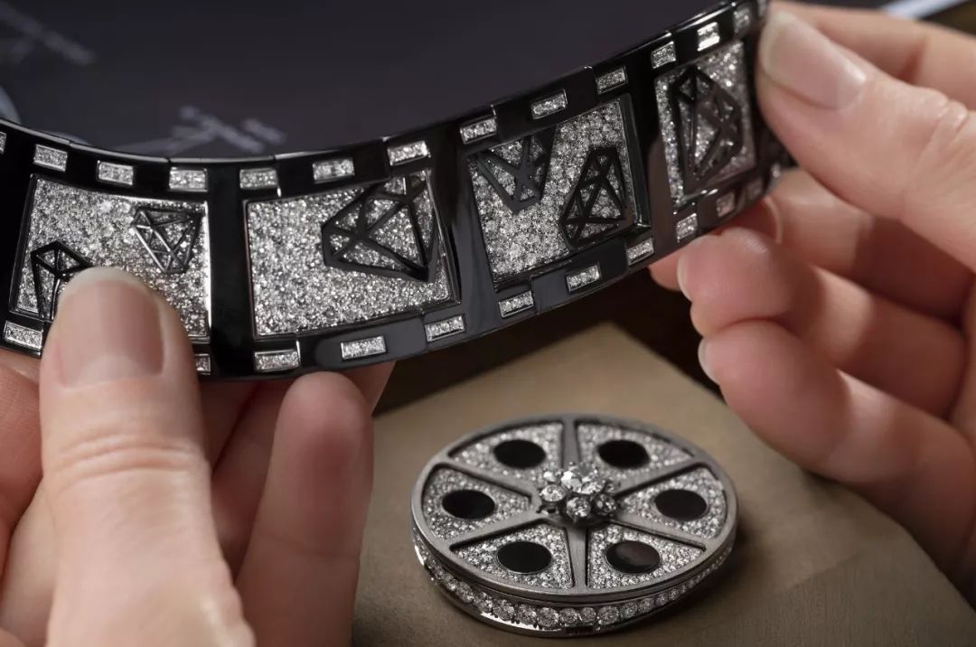 CHALAVRO带你揭秘：为何明星戴的饰品店里找不到？