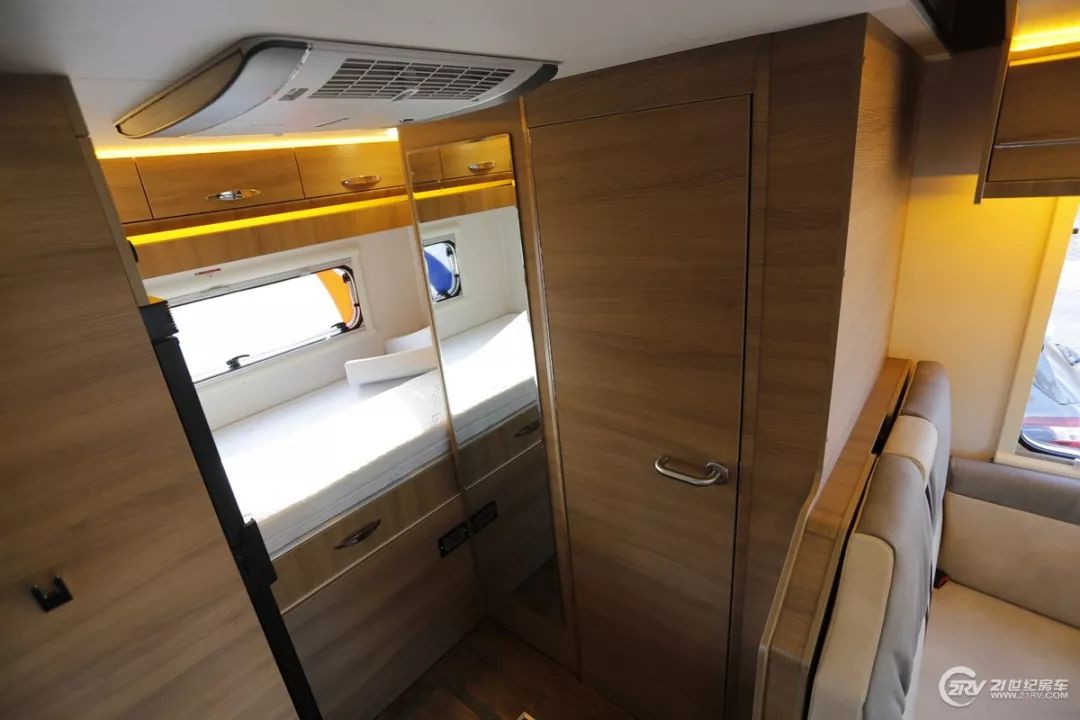 新款依维柯欧胜ad02后拓展房车,手动挡依维柯欧胜拓展房车大全