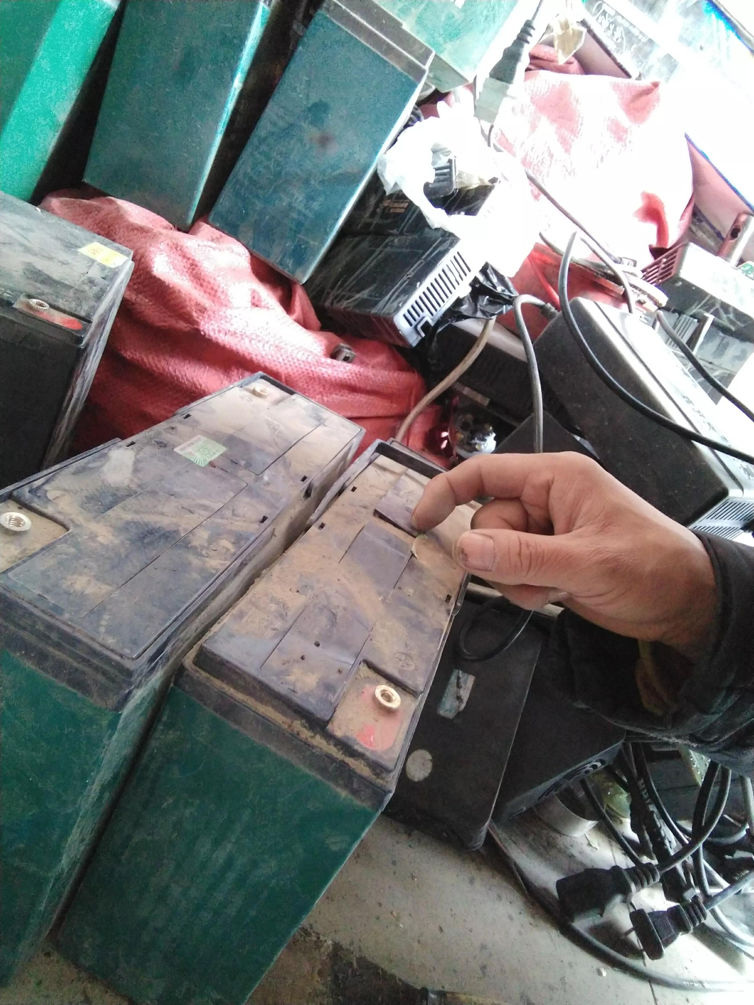 电瓶充电鼓包充不进电,电动车电瓶充到6伏就充不进去了