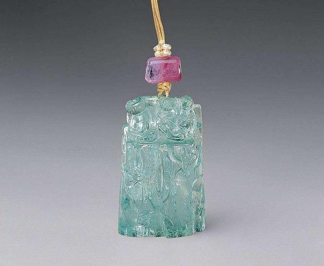 仅次于钻石的宝石,仅次于蓝宝石硬度的玉石