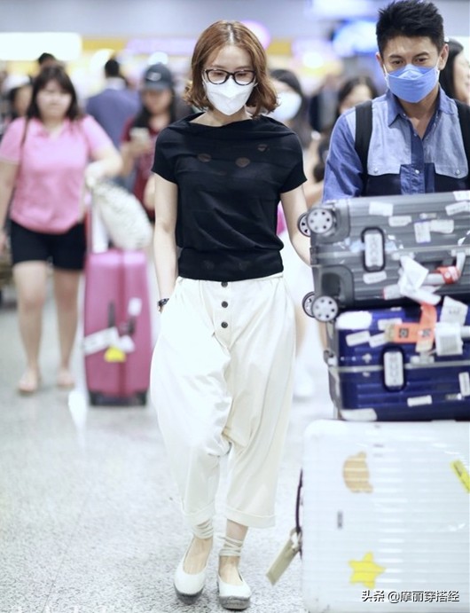 束脚哈伦裤搭配什么上衣最显质感,收腿哈伦裤配什么上衣好看