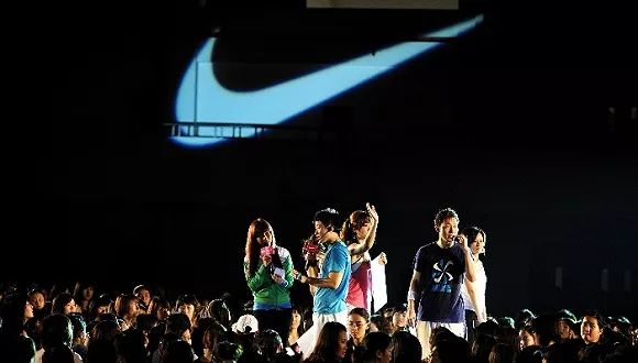 两只女鞋股爆发;福建哥仑步破产;卖鞋的“毒”APP改名