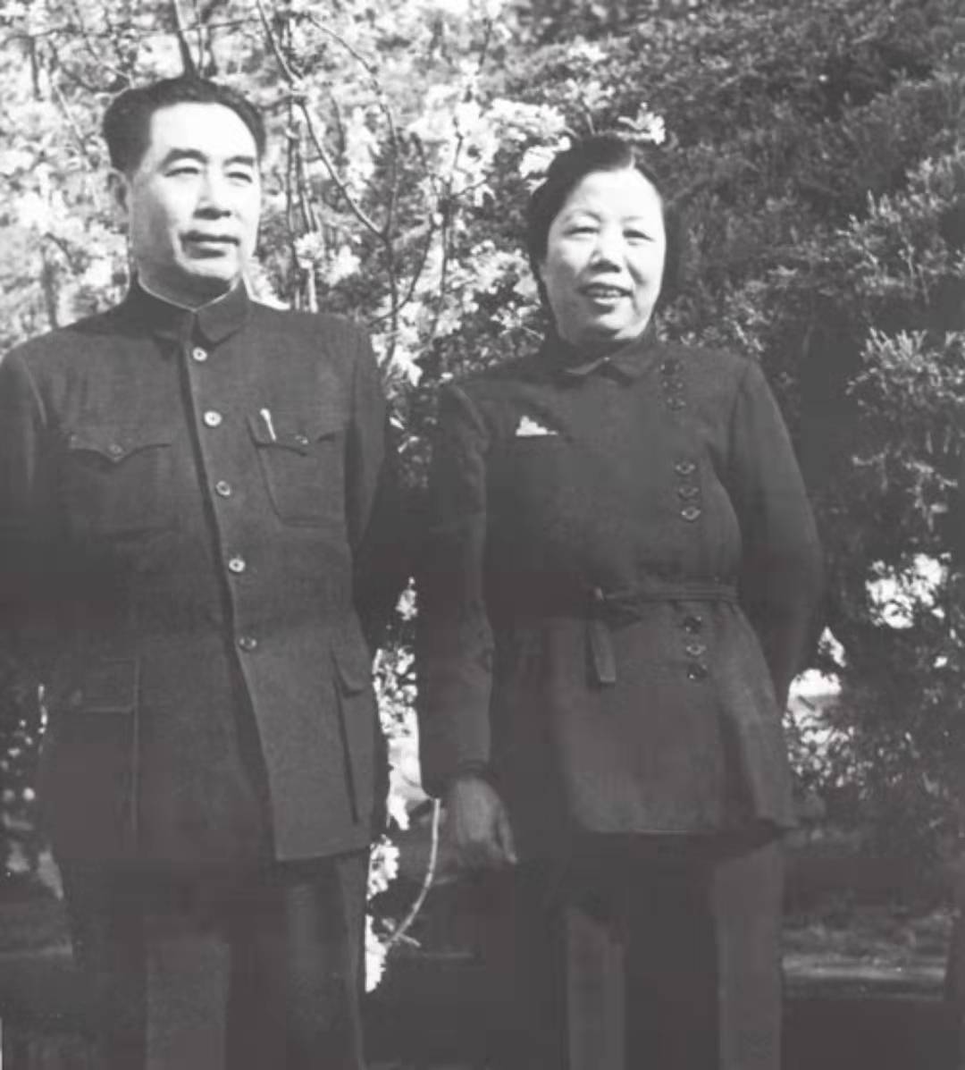 周恩来总理长期超负荷工作累到流鼻血,秘书强制其休息反被痛批